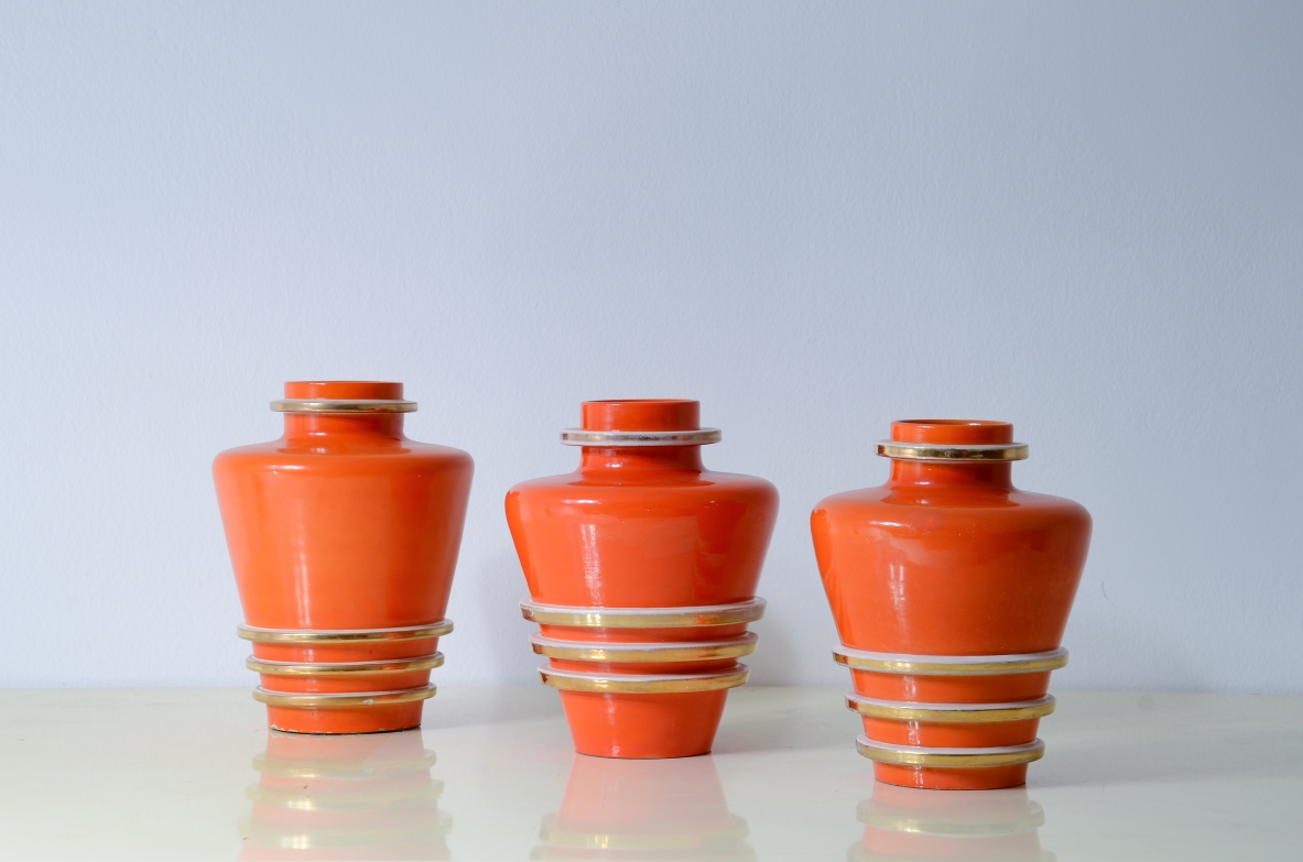 Rometti pottery  Set of 3 vases with three-dimensional gold spinning. Umbertide manufacture around 1940.