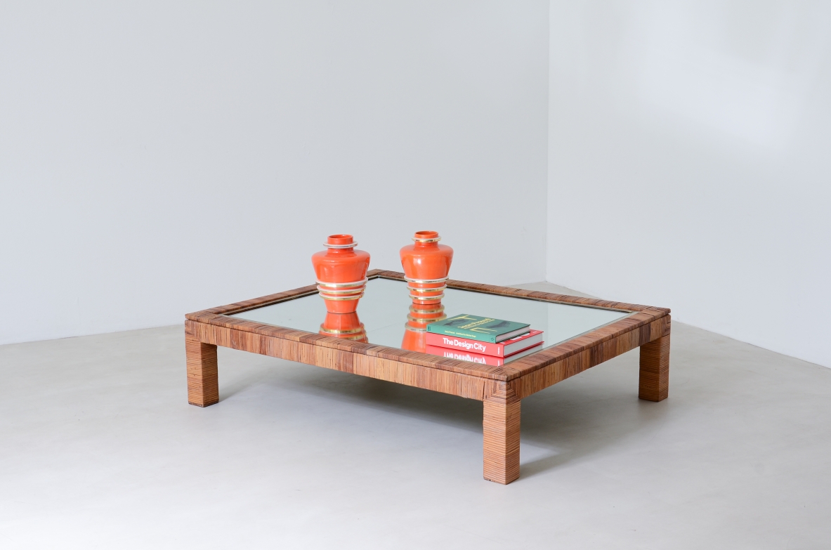 Large living room table covered in straw with mirrored glass top.  Vivai del Sud manufacture, around 1970.