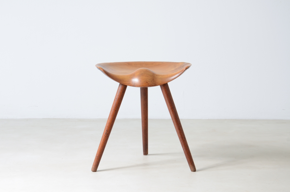 Extraordinary sculpted wooden stool in cherry Italian 1940s manufacture.
