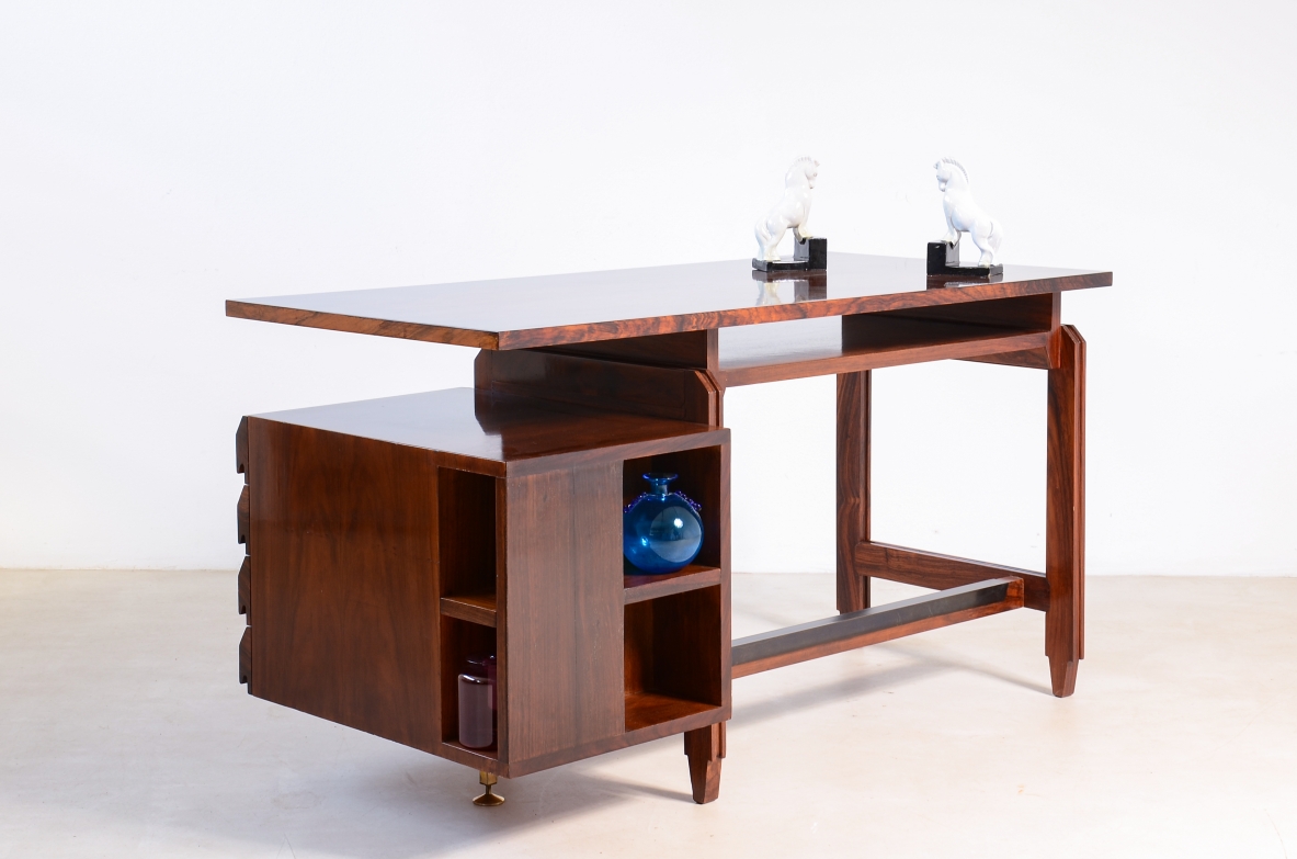 Elegante scrivania da centro con cassetti e scomparti libreria
