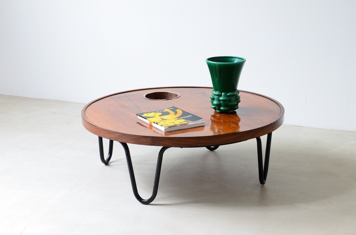 Large coffee table with wooden top and copper object holder, Italian manufacture 1950s.