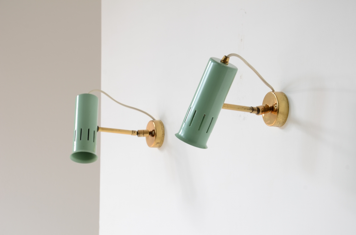 Coppia di faretti orientabili in tutte le direzioni in metallo laccato e ottone.1950